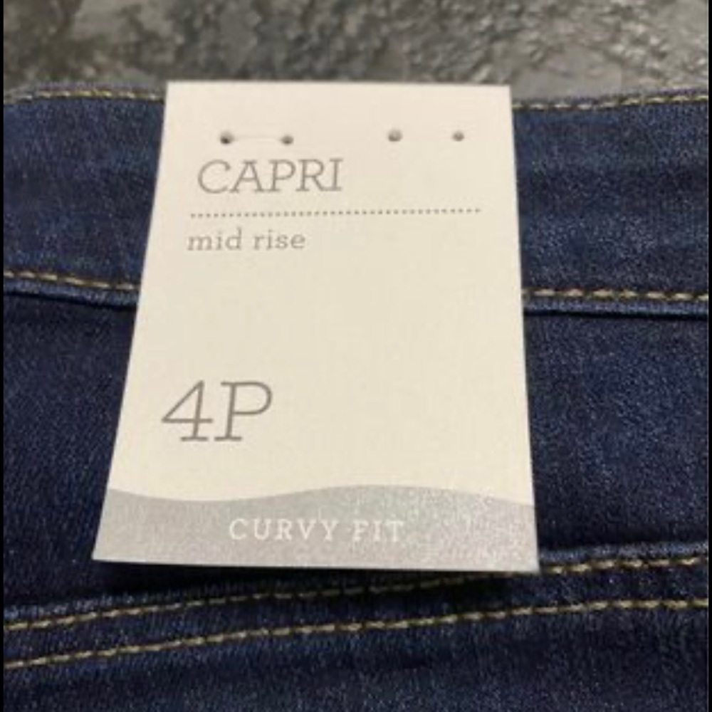Style & Co‎ NWT Curvy Cuffed Capri ~4 Petite~ Dark Blue Wash Denim~ - Picture 4 of 16